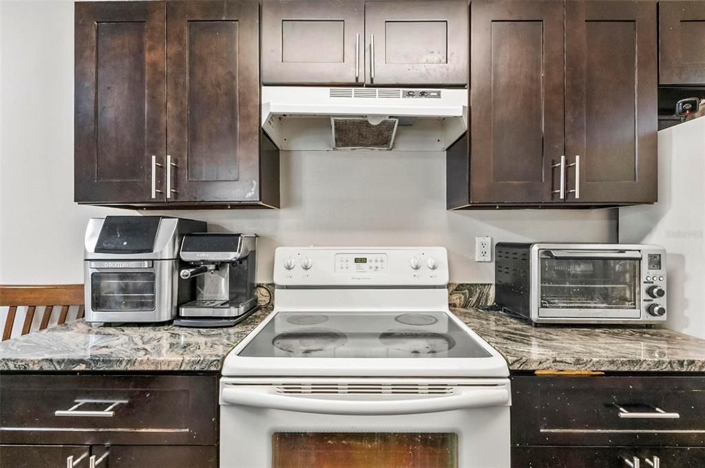 待售: $219,999 (2 贝兹, 2 浴室, 899 平方英尺)