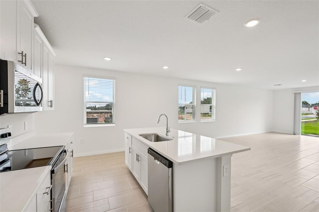 For Sale: $299,329 (4 beds, 2 baths, 1607 Square Feet)