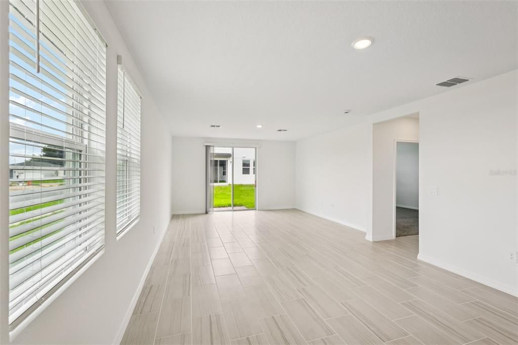 For Sale: $299,329 (4 beds, 2 baths, 1607 Square Feet)