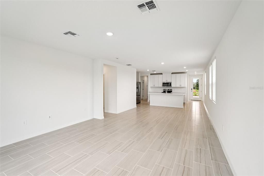 For Sale: $299,329 (4 beds, 2 baths, 1607 Square Feet)