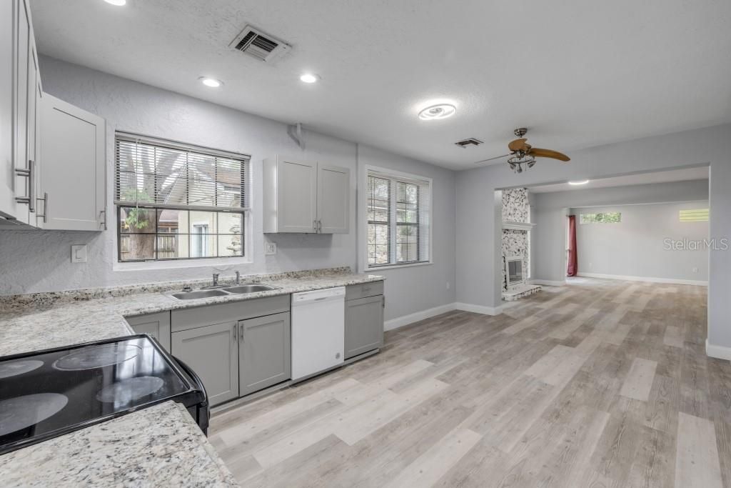 For Sale: $479,990 (4 beds, 3 baths, 1606 Square Feet)