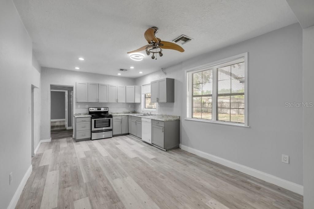 For Sale: $479,990 (4 beds, 3 baths, 1606 Square Feet)