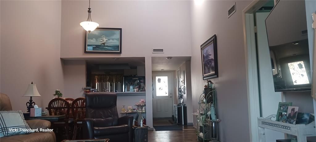 For Rent: $2,300 (2 beds, 2 baths, 1025 Square Feet)