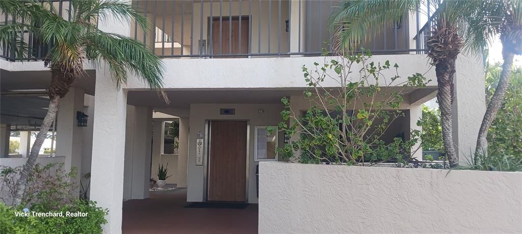 For Rent: $2,300 (2 beds, 2 baths, 1025 Square Feet)