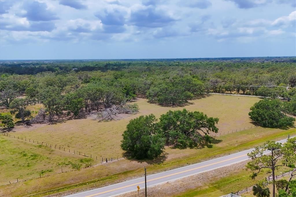 На продажу: $975,000 (6.75 acres)