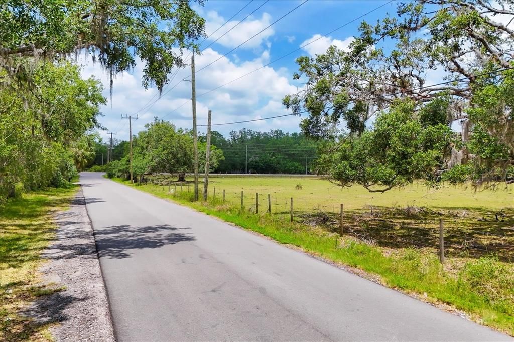 На продажу: $975,000 (6.75 acres)