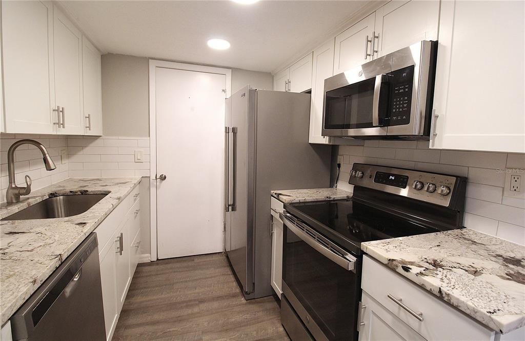 Active With Contract: $1,495 (2 beds, 2 baths, 1178 Square Feet)
