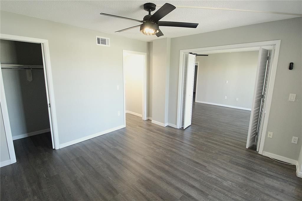 Active With Contract: $1,495 (2 beds, 2 baths, 1178 Square Feet)