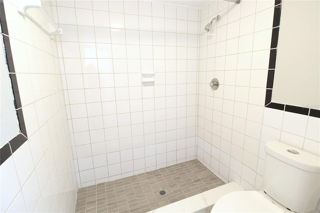 Active With Contract: $1,495 (2 beds, 2 baths, 1178 Square Feet)