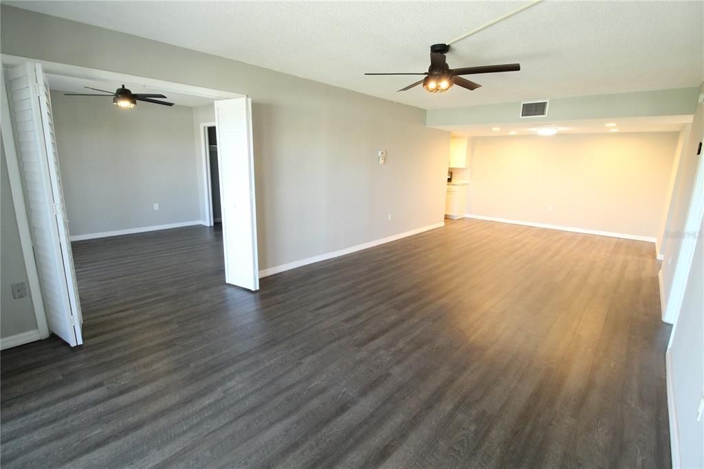 Active With Contract: $1,495 (2 beds, 2 baths, 1178 Square Feet)
