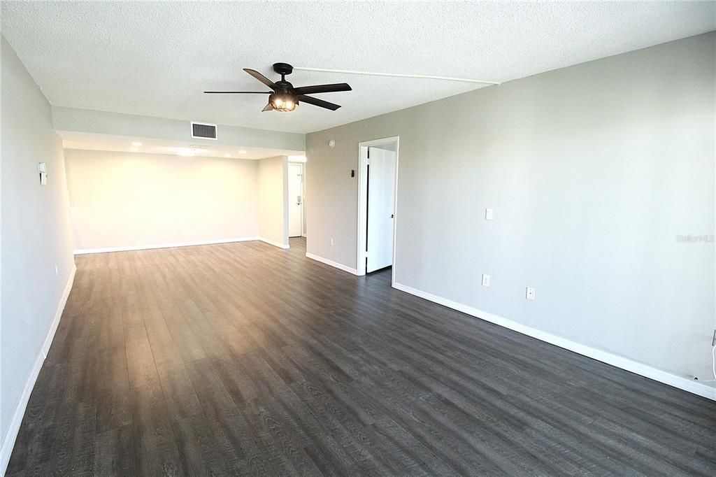 Active With Contract: $1,495 (2 beds, 2 baths, 1178 Square Feet)
