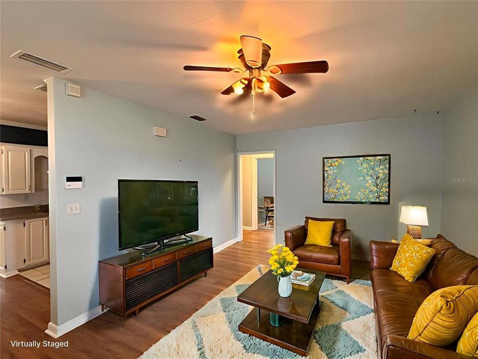 Active With Contract: $289,000 (3 beds, 2 baths, 1368 Square Feet)