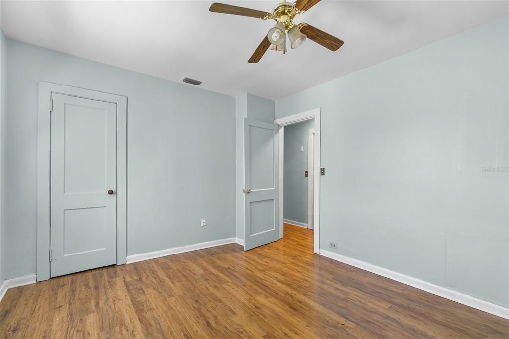 Active With Contract: $289,000 (3 beds, 2 baths, 1368 Square Feet)