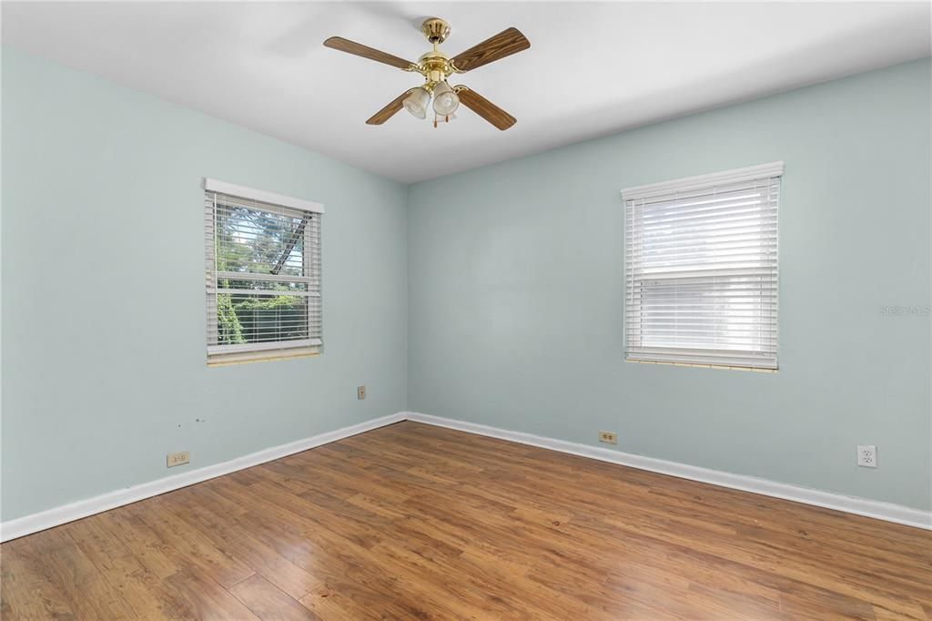 Active With Contract: $289,000 (3 beds, 2 baths, 1368 Square Feet)