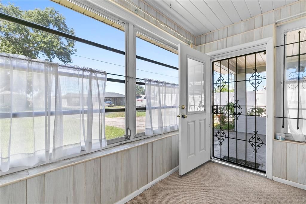 Active With Contract: $289,000 (3 beds, 2 baths, 1368 Square Feet)