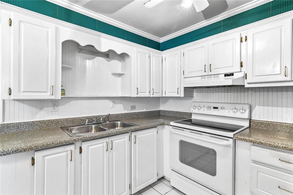 Active With Contract: $289,000 (3 beds, 2 baths, 1368 Square Feet)