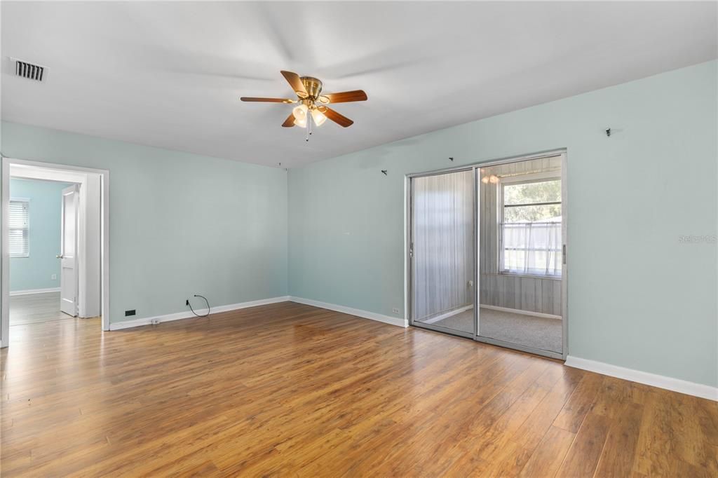 Active With Contract: $289,000 (3 beds, 2 baths, 1368 Square Feet)