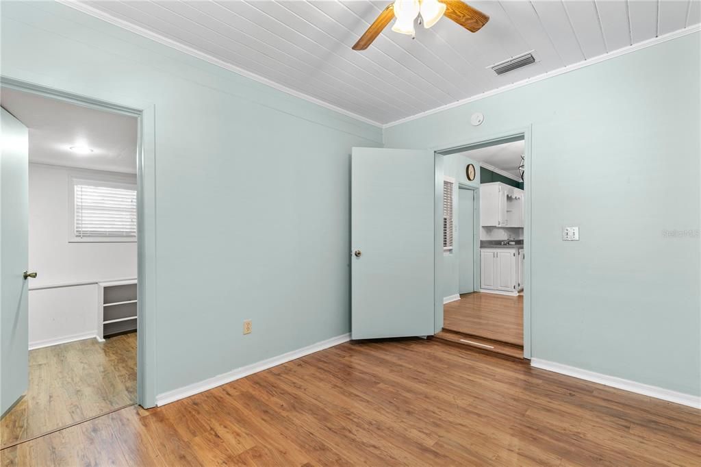 Active With Contract: $289,000 (3 beds, 2 baths, 1368 Square Feet)