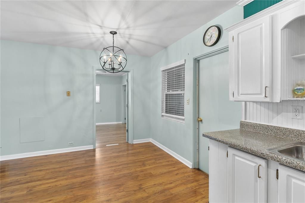 Active With Contract: $289,000 (3 beds, 2 baths, 1368 Square Feet)