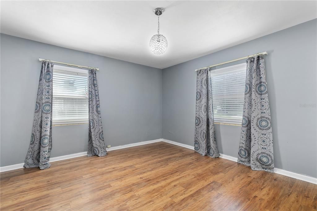 Active With Contract: $289,000 (3 beds, 2 baths, 1368 Square Feet)