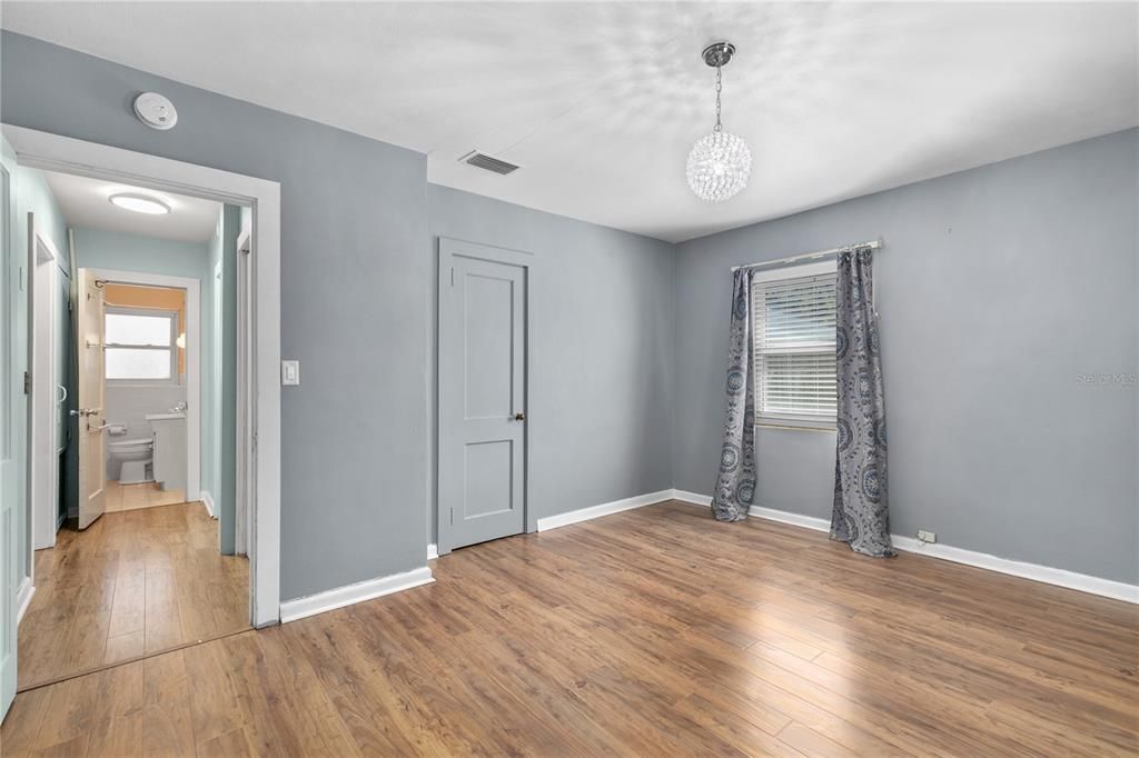 Active With Contract: $289,000 (3 beds, 2 baths, 1368 Square Feet)