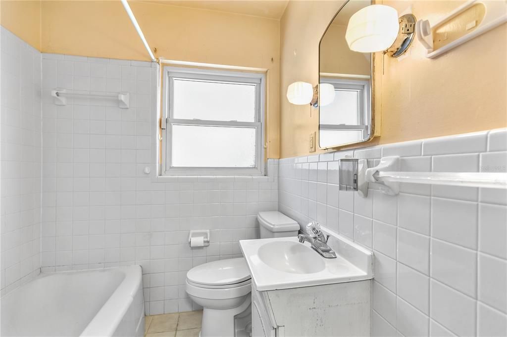 Active With Contract: $289,000 (3 beds, 2 baths, 1368 Square Feet)