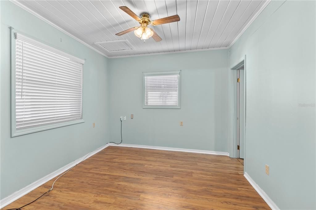 Active With Contract: $289,000 (3 beds, 2 baths, 1368 Square Feet)