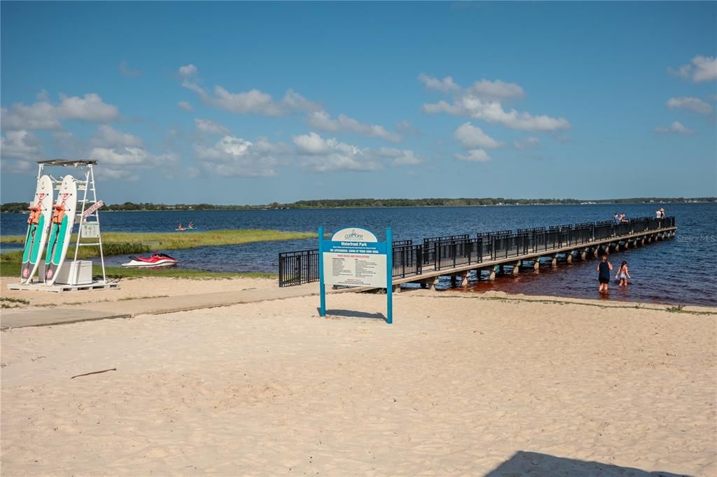 Active With Contract: $289,000 (3 beds, 2 baths, 1368 Square Feet)