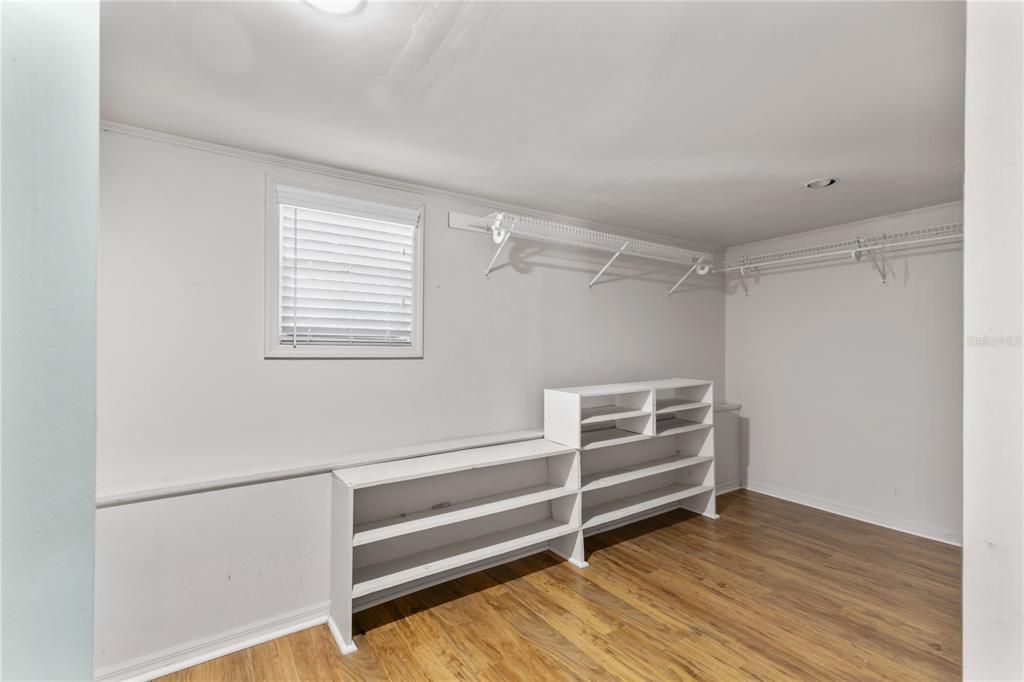 Active With Contract: $289,000 (3 beds, 2 baths, 1368 Square Feet)