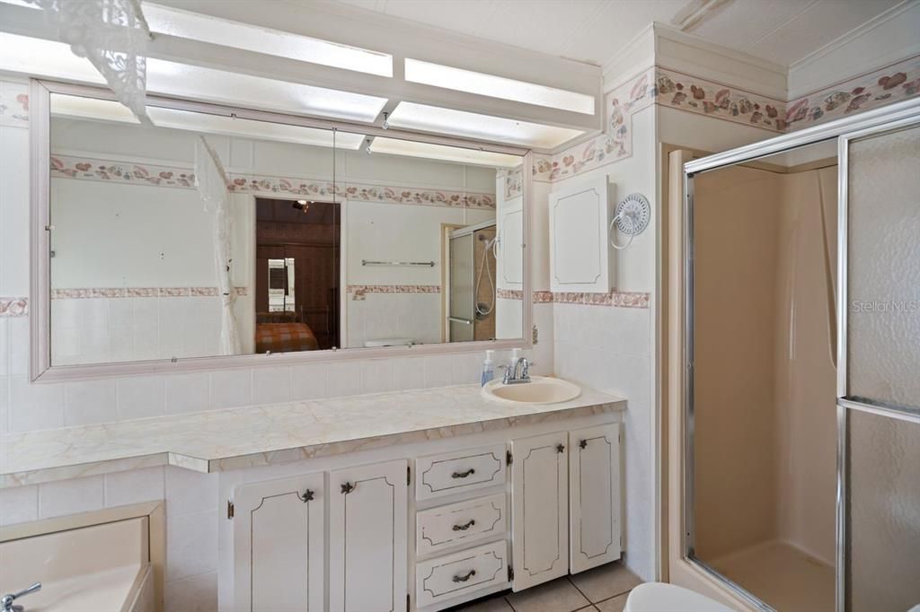 待售: $143,000 (2 贝兹, 2 浴室, 1300 平方英尺)