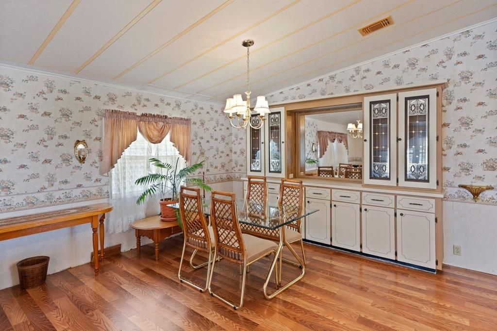 待售: $143,000 (2 贝兹, 2 浴室, 1300 平方英尺)