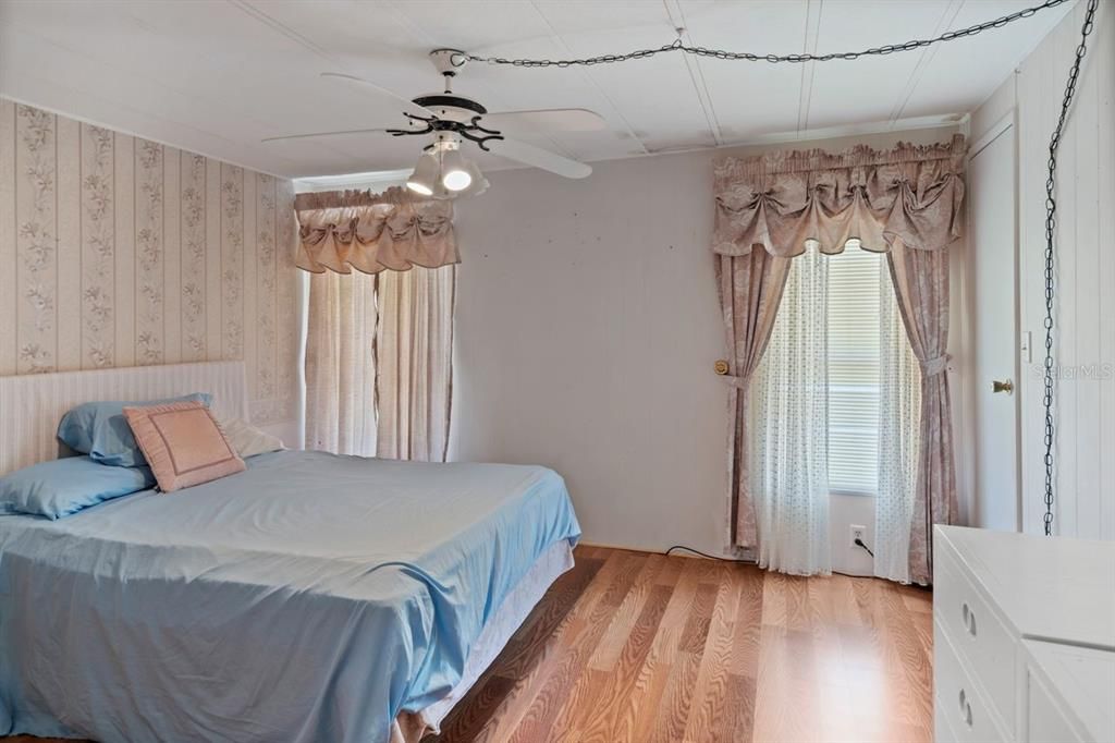 待售: $143,000 (2 贝兹, 2 浴室, 1300 平方英尺)