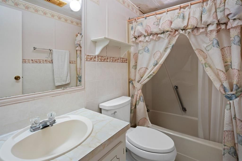 待售: $143,000 (2 贝兹, 2 浴室, 1300 平方英尺)