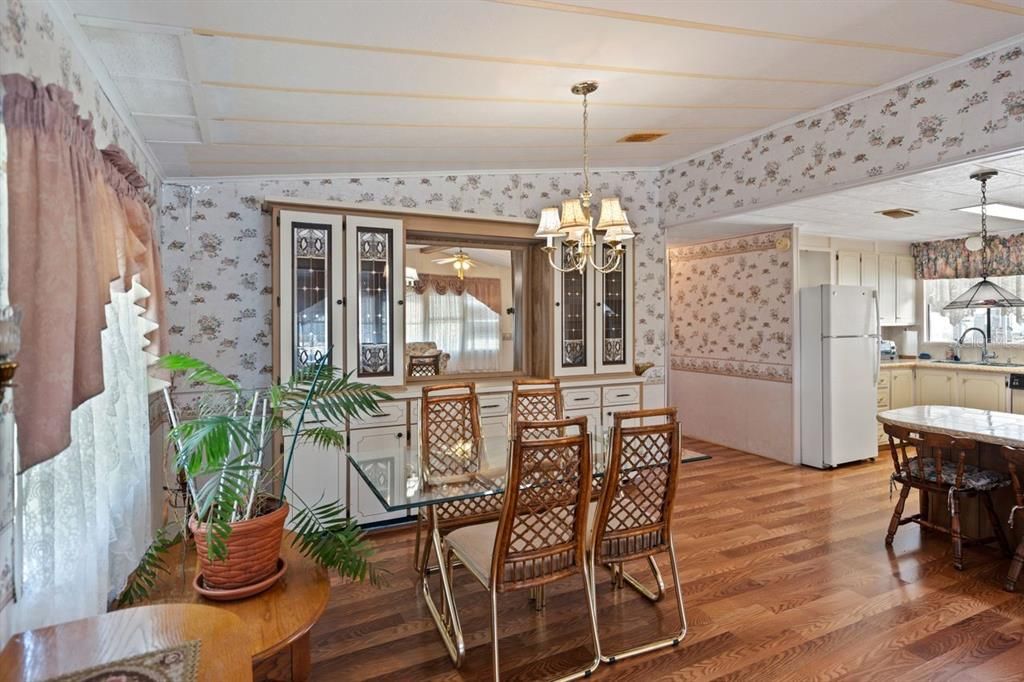 待售: $143,000 (2 贝兹, 2 浴室, 1300 平方英尺)