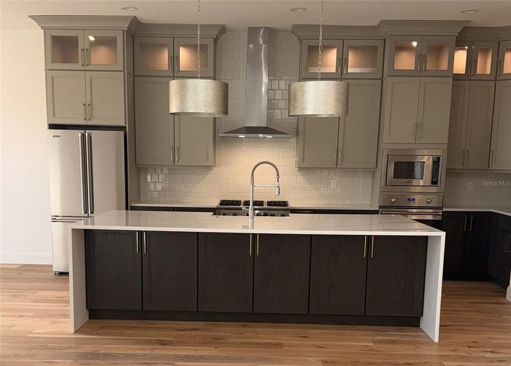 待售: $1,718,981 (4 贝兹, 4 浴室, 4263 平方英尺)