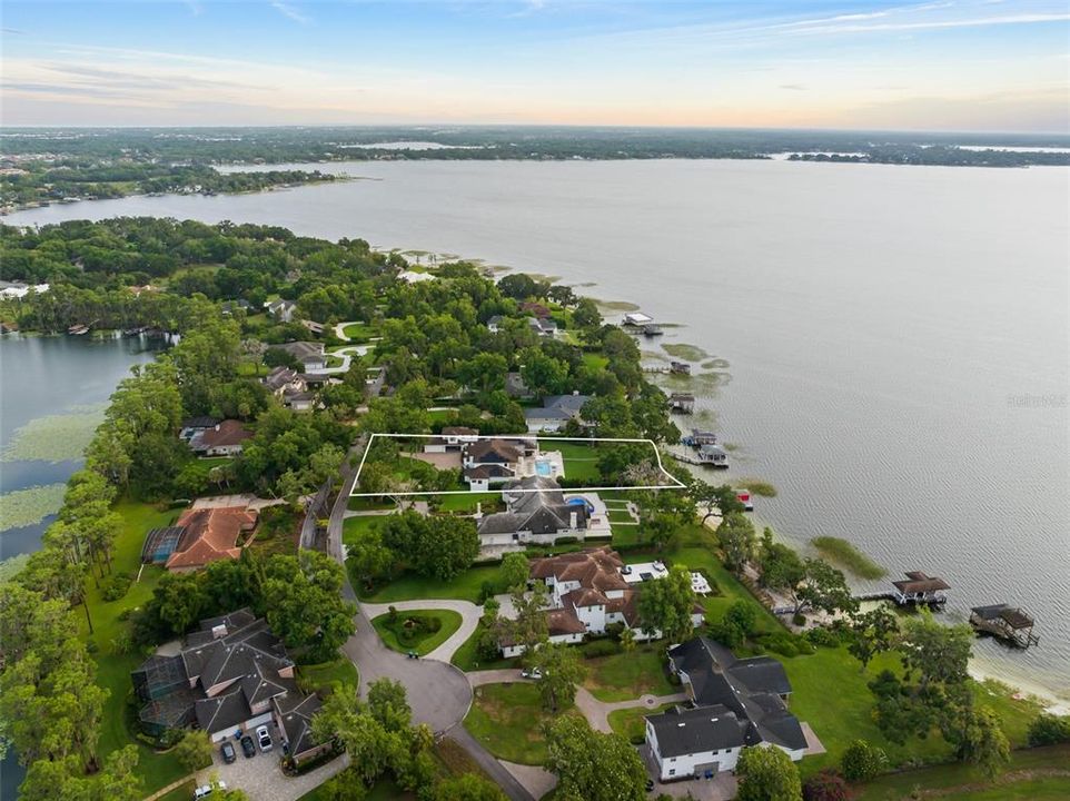 Недавно продано: $5,250,000 (6 спален, 6 ванн, 6448 Квадратных фут)