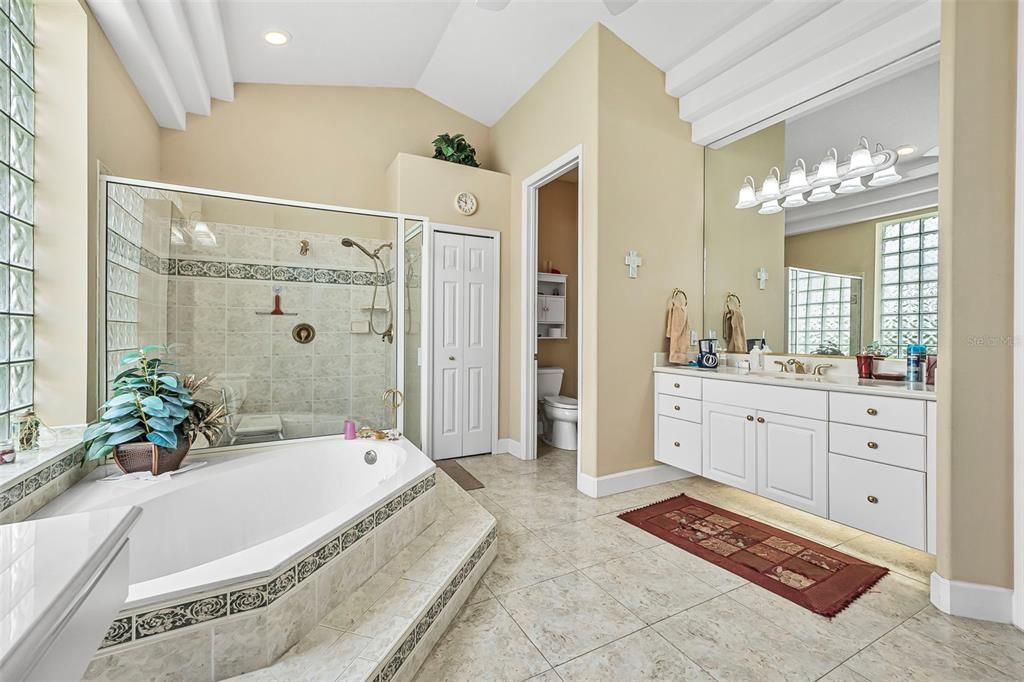 For Sale: $1,100,000 (4 beds, 4 baths, 4208 Square Feet)