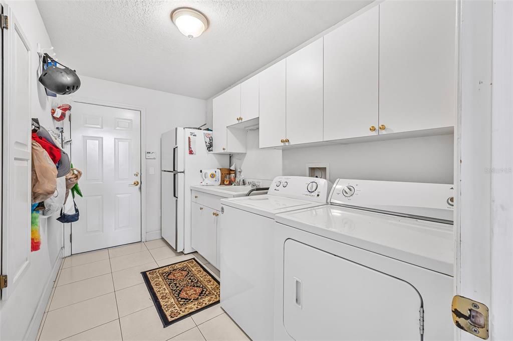 For Sale: $1,100,000 (4 beds, 4 baths, 4208 Square Feet)