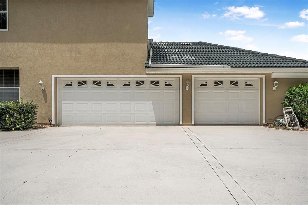 For Sale: $1,100,000 (4 beds, 4 baths, 4208 Square Feet)