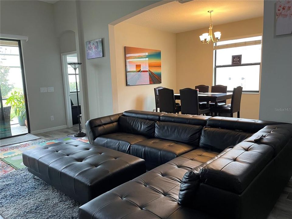 For Rent: $2,200 (4 beds, 2 baths, 1891 Square Feet)