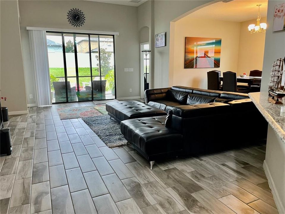 For Rent: $2,200 (4 beds, 2 baths, 1891 Square Feet)