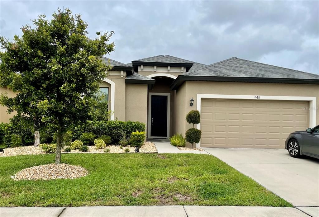 For Rent: $2,200 (4 beds, 2 baths, 1891 Square Feet)