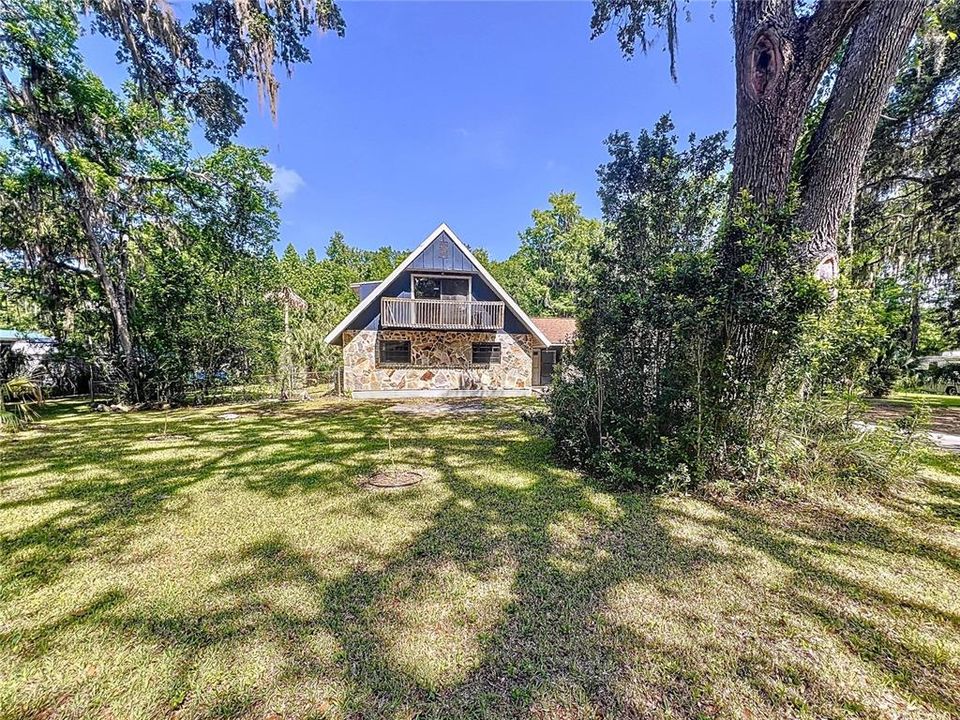 最近售出: $279,900 (3 贝兹, 2 浴室, 2051 平方英尺)