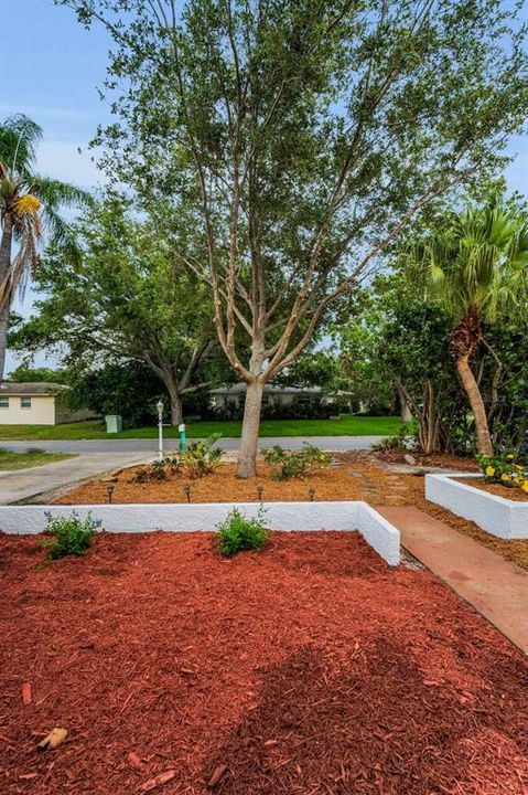 Active With Contract: $335,000 (2 beds, 2 baths, 1347 Square Feet)