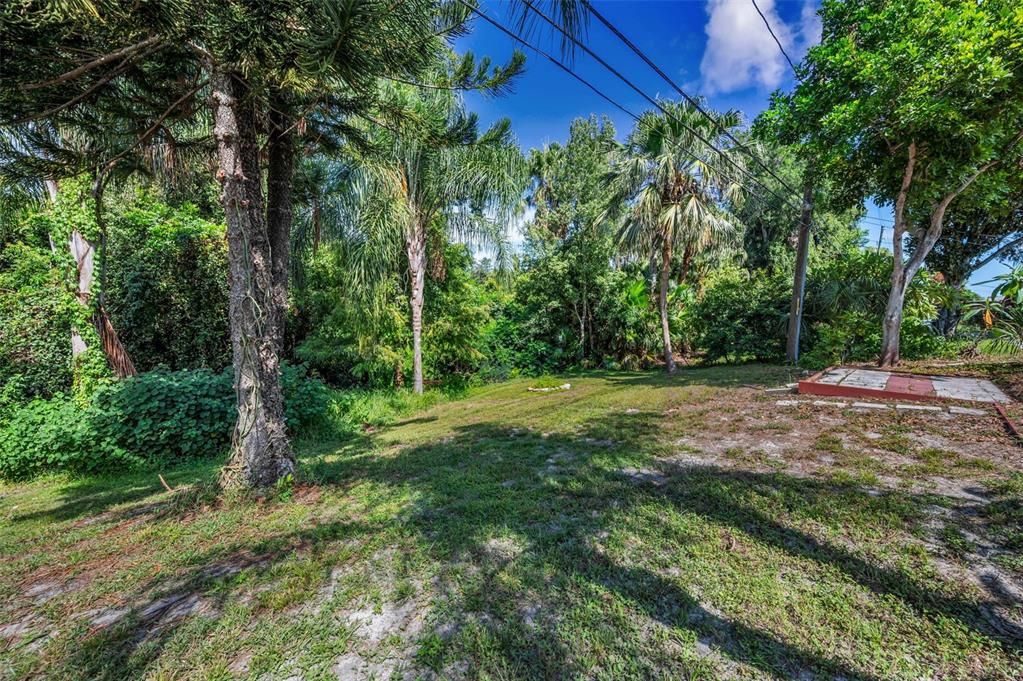 Active With Contract: $335,000 (2 beds, 2 baths, 1347 Square Feet)