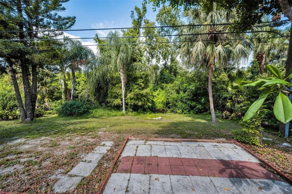 Active With Contract: $335,000 (2 beds, 2 baths, 1347 Square Feet)