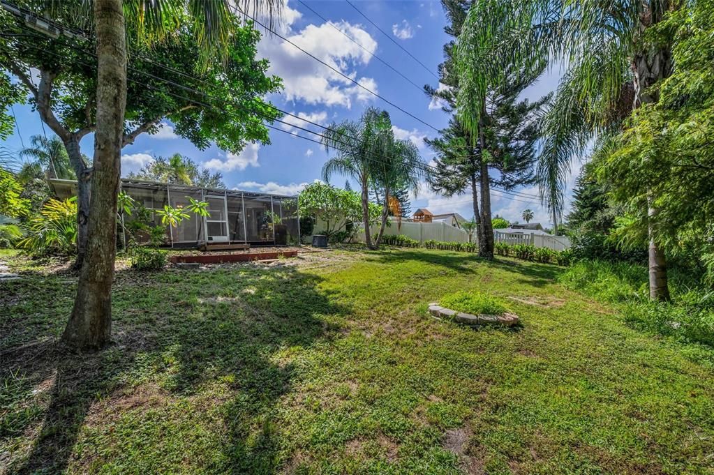 Active With Contract: $335,000 (2 beds, 2 baths, 1347 Square Feet)