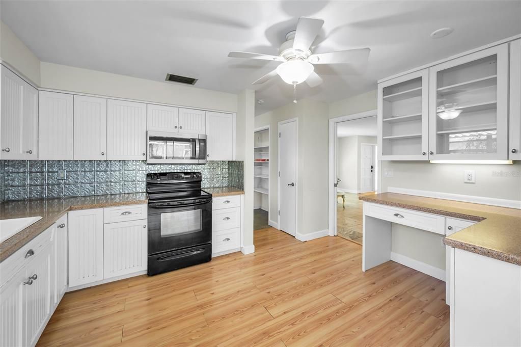 Active With Contract: $335,000 (2 beds, 2 baths, 1347 Square Feet)