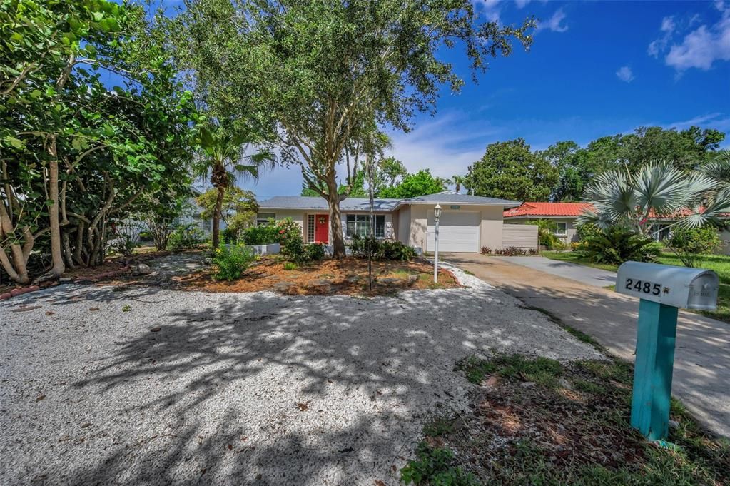 Active With Contract: $335,000 (2 beds, 2 baths, 1347 Square Feet)