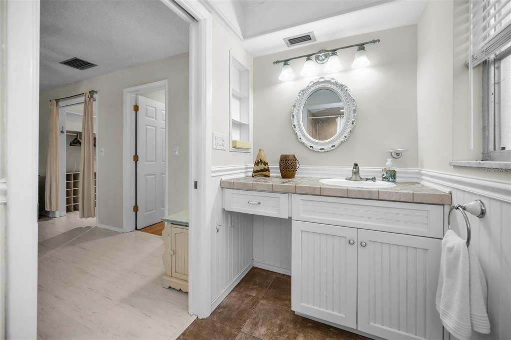 Active With Contract: $335,000 (2 beds, 2 baths, 1347 Square Feet)